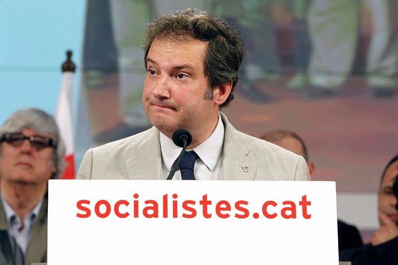 El alcalde socialista de Barcelona, Jordi Hereu, durante la rueda de prensa ofrecida en la sede del PSC