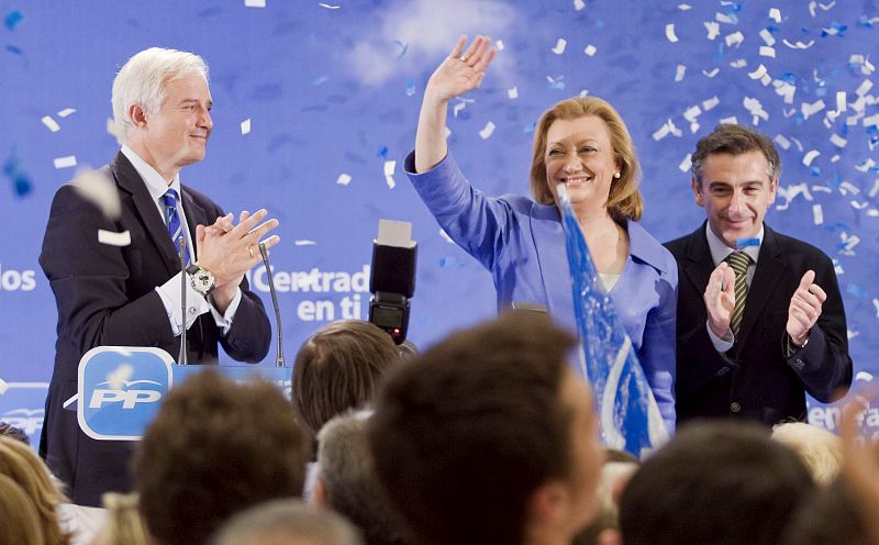 Luisa Fernanda Rudí celebra la victoria del PP en Aragón.