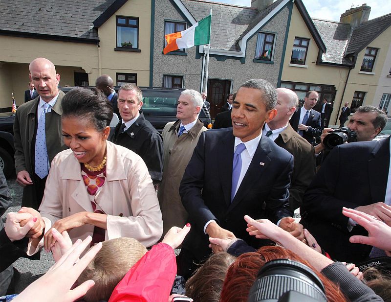 Obama y su mujer, a su llegada a Moneygall