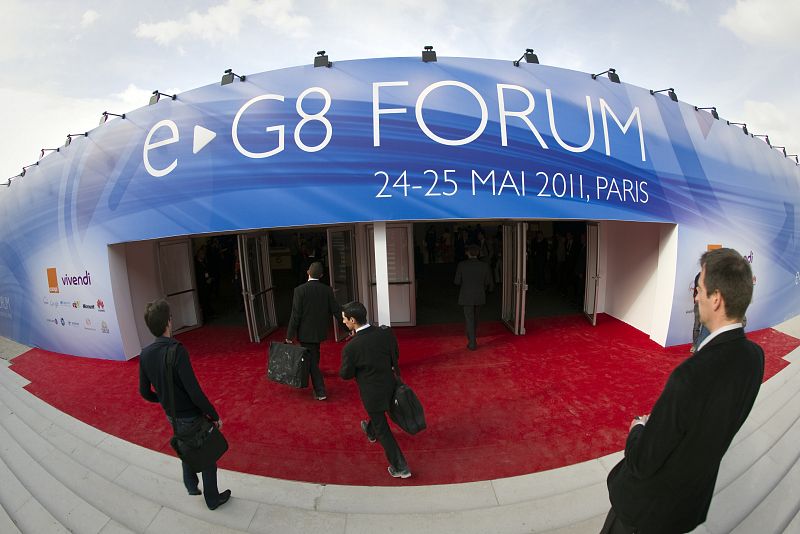 Entrada del e-G8 donde se han reunido los 'gigantes' de internet en una reunión previa a la cumbre del G8