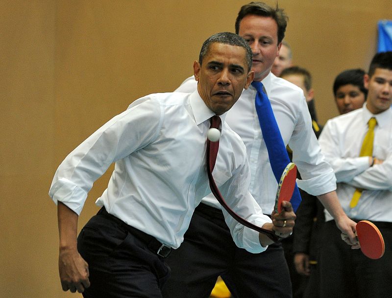 Obama y Cameron juegan una partida de pin-pon