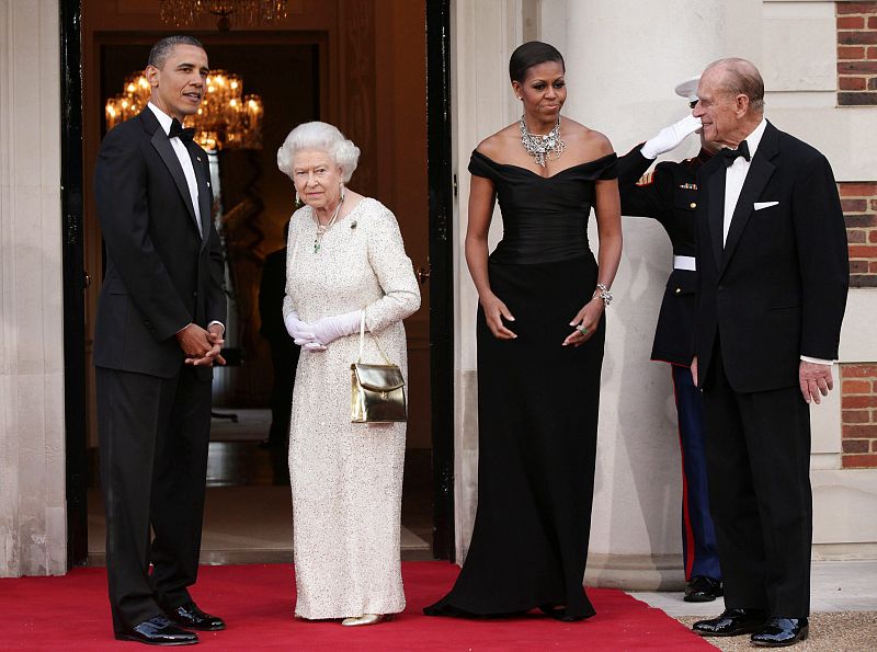 El presidente de EE.UU., Barack Obama, ha ofrecido una cena de gala en honor de la reina Isabel II en deferencia al banquete que le ofreció la monarca al presidente.