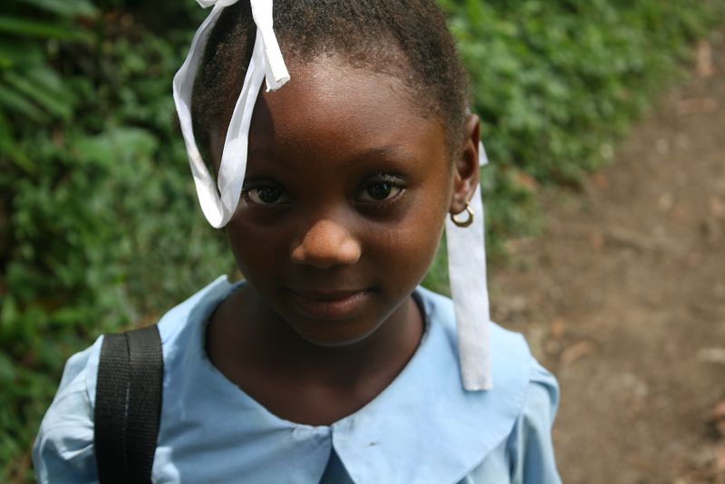 Niña en Deslandes, Léogane