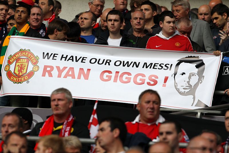 Un mensaje de apoyo al ídolo inglés, Ryan Giggs, al que sus aficionados comparan con Messi.