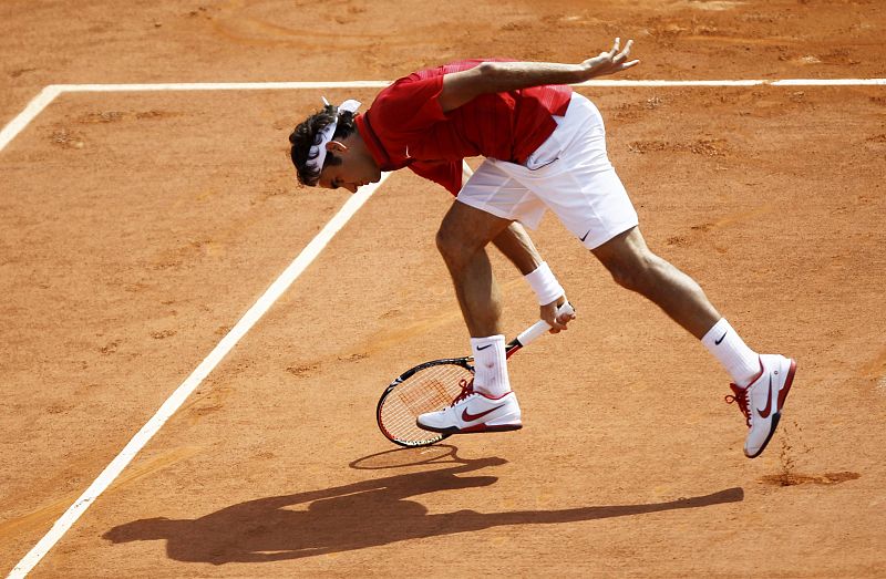 Federer durante un momento de la final ante Nadal, en Roland Garros 2011.