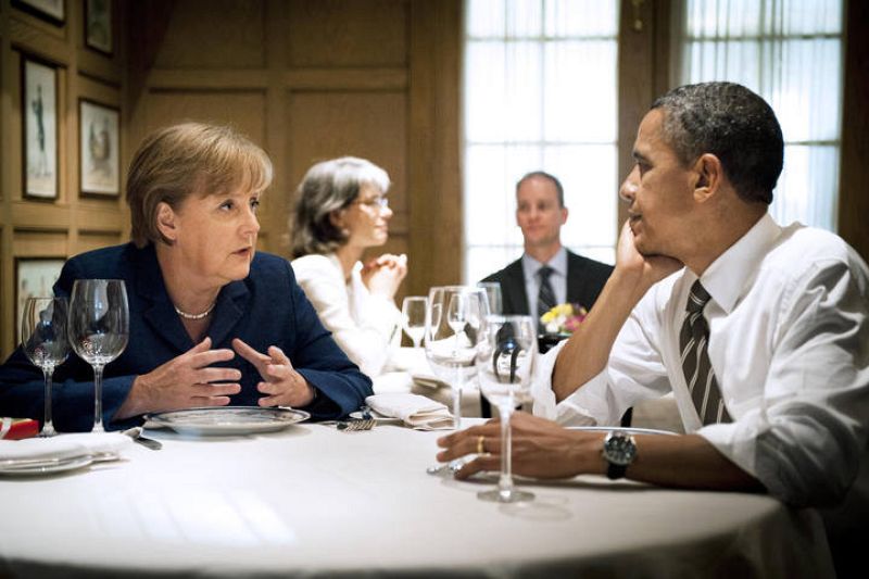 El presidente de EE.UU., Barack Obama, y la canciller alemana, Angela Merkel, en una cena privada en el restaurante 1789 en Washington. 