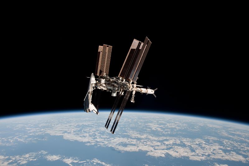 Es la primera vez que se fotografía un transbordador espacial acoplándose a la ISS