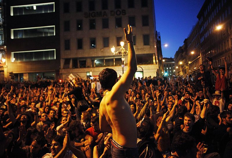 Los concentrados tienen la intención de permanecer toda la noche en la carrera de San Jeronimo.
