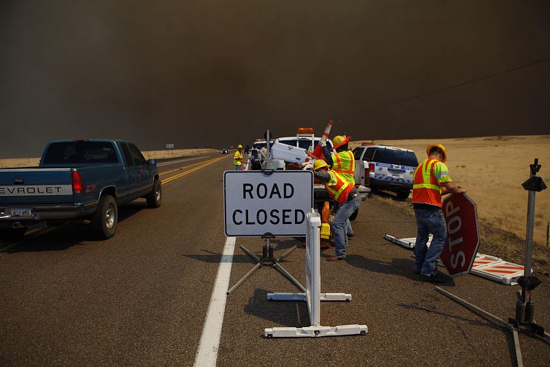 Funcionarios del Estado de Arizona cierran un tramo de la autopista 60 porque el humo del incendio de Wallow Wildfire hace imposible la circulación