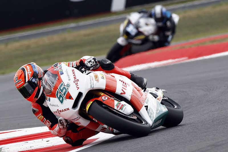 Stefan Bradl durante los libres de la mañana en Silvertsone.