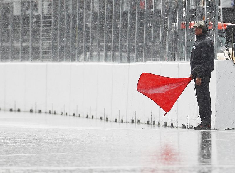 La lluvia ha sido protagonista en el GP de Canadá y ha obligado a sacar la bandera roja.