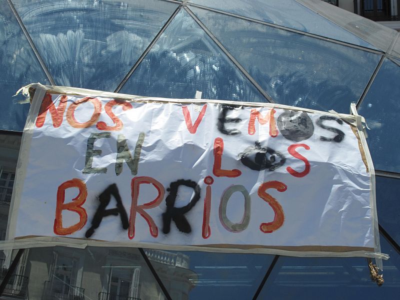 Letrero en una de las bocas del metro de Sol: "Nos vemos en los barrios".