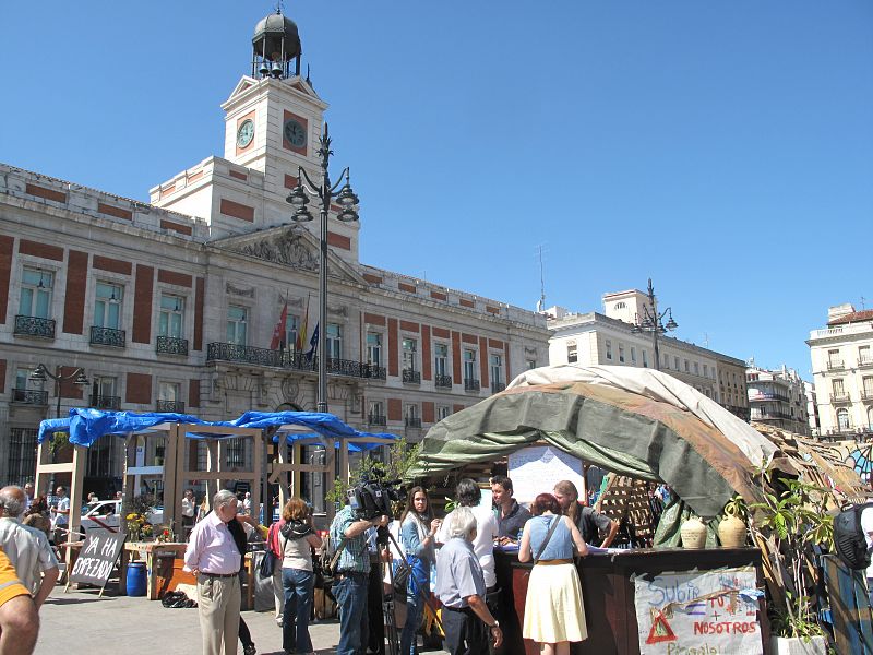 Punto de información del 15M en Sol