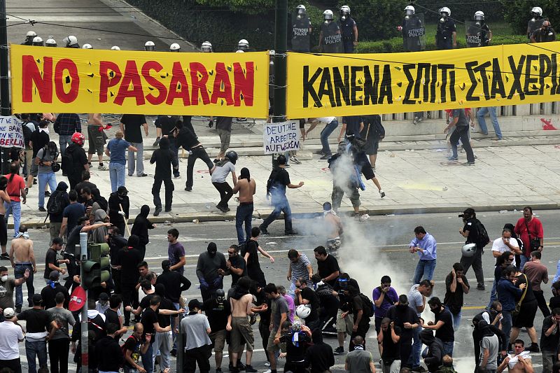 Los enfrentamientos han comenzado al acabar las manifestaciones convocadas por los sindicatos