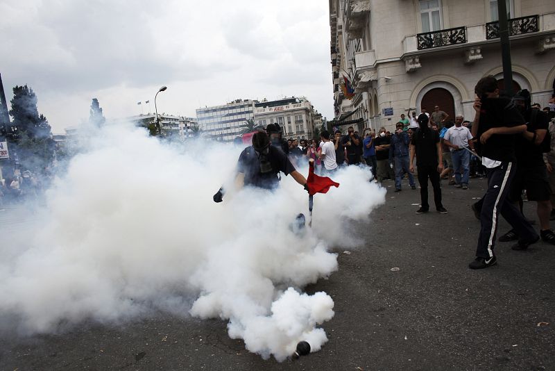 La policía griega ha respondido con gases lacrimógenos