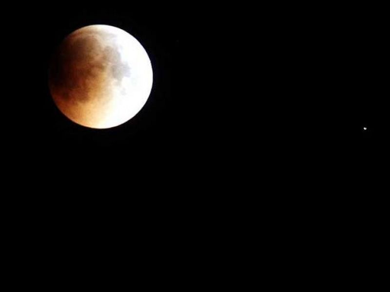 Pakistán también ha sido testigo del más largo y oscuro eclipse lunar en este siglo.
