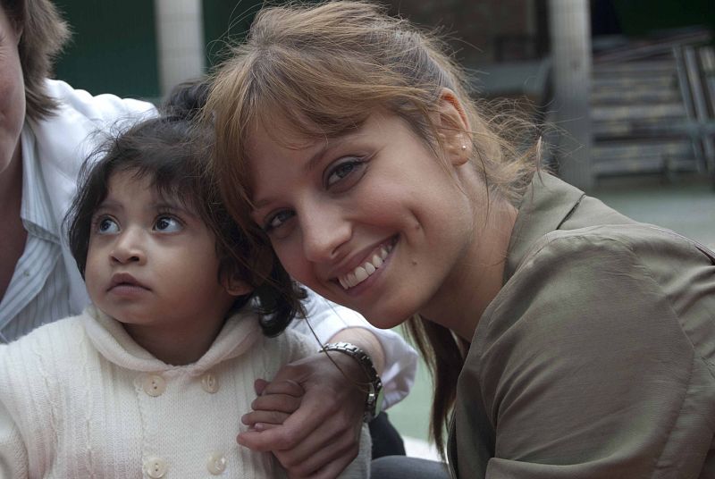 En movimiento con - Michelle Jenner visita la Asociación Mensajeros de la Paz