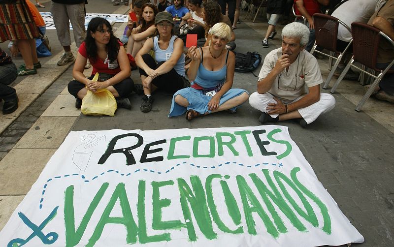 CONCENTRACIÓN ANTE LAS CORTES VALENCIANAS