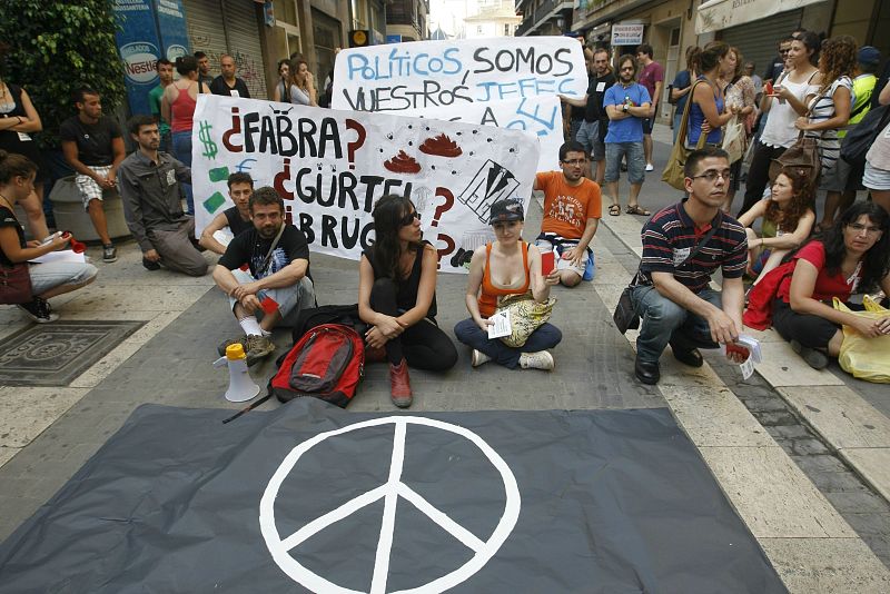 CONCENTRACIÓN ANTE LAS CORTES VALENCIANAS