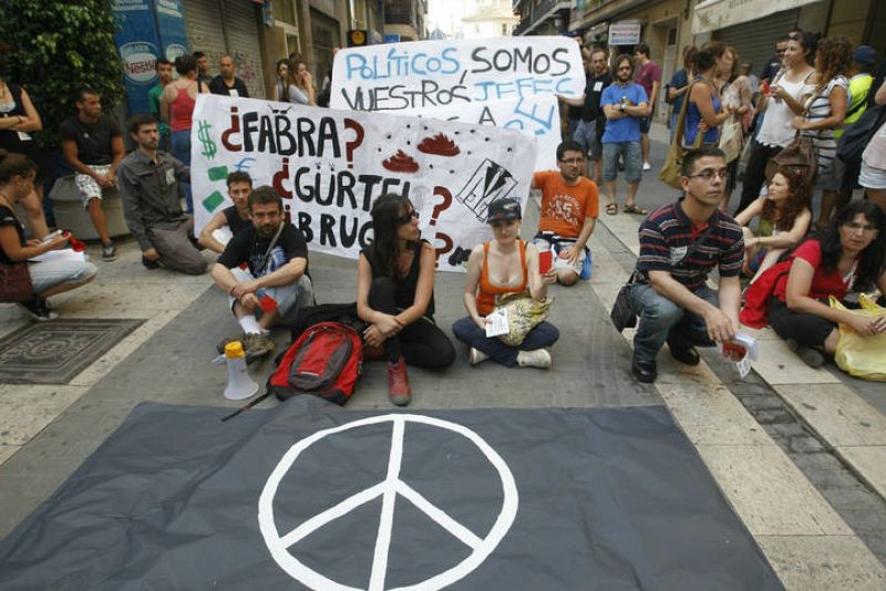 CONCENTRACIÓN ANTE LAS CORTES VALENCIANAS