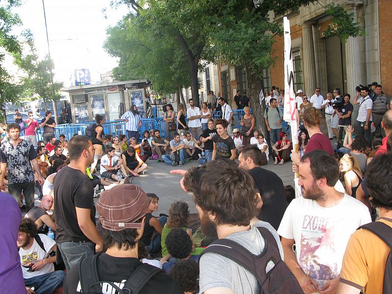 Un momento de la asamblea frente al Congreso