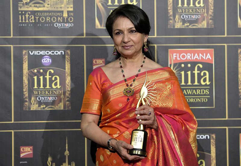 Bollywood actress Sharmila Tagore holds her Outstanding Achievement Award during the International Indian Film Academy (IIFA) show in Toronto