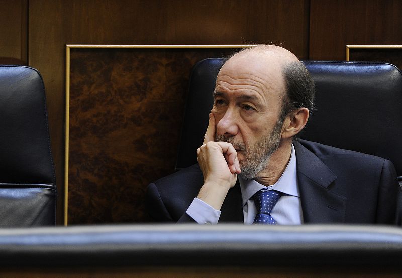 El vicepresidente y candidato socialista a las próximas elecciones escucha al presidente