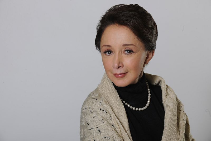 La hemos visto en muchas telenovelas. María Antonieta de las Nieves es en 'Amar de nuevo' Gardenia, tía de Azucena y madre de Bulmaro.