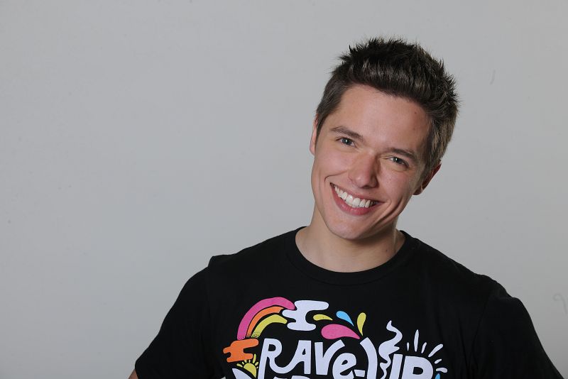 Camilo, el actor interpretado por Javier Reyes, es el hijo de Máximo y Leticia... se enamora de la bella María Sol.