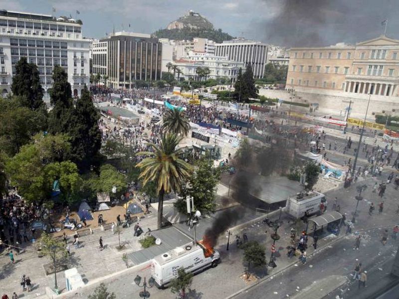 Vista general de la plaza Sintagma durante los altercados