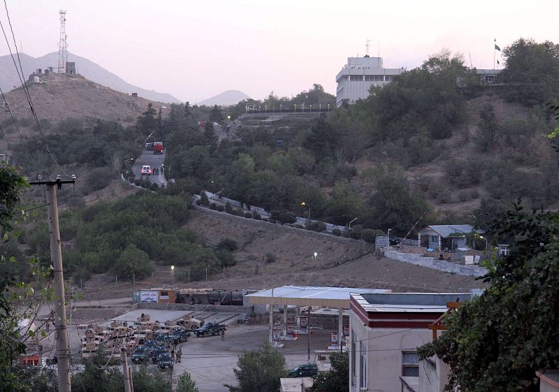Despliegue policial en los alrededores del Hotel Intercontinental tras el atentado