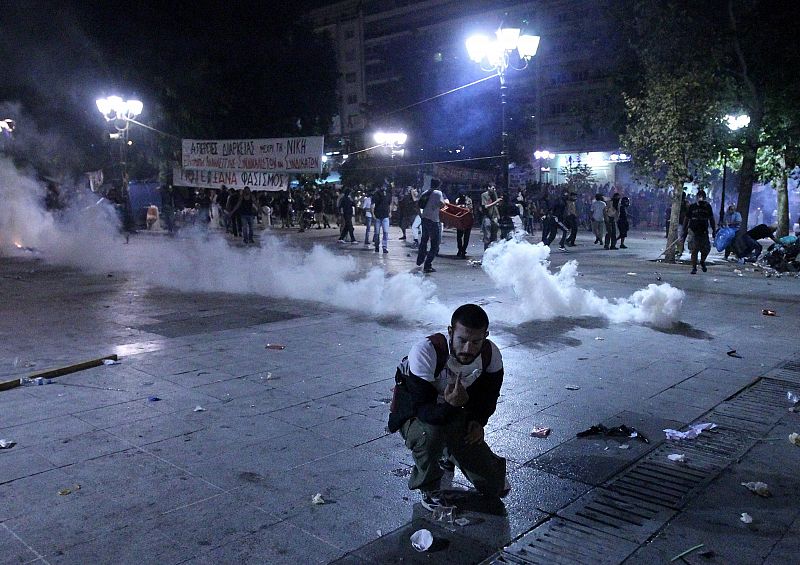 Manifestantes dispersados por la Policía con gas pimienta durante la madrugada