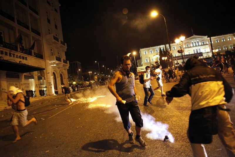 Los manifestantes han protagonizado disturbios importantes por la noche