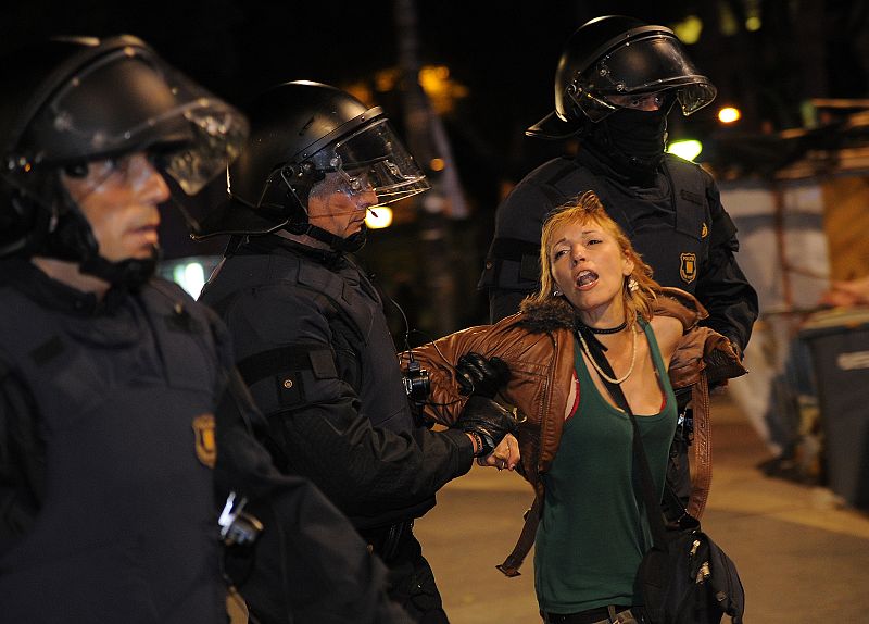 Ha habido momentos de tensión aunque el desalojo se ha producido sin altercados