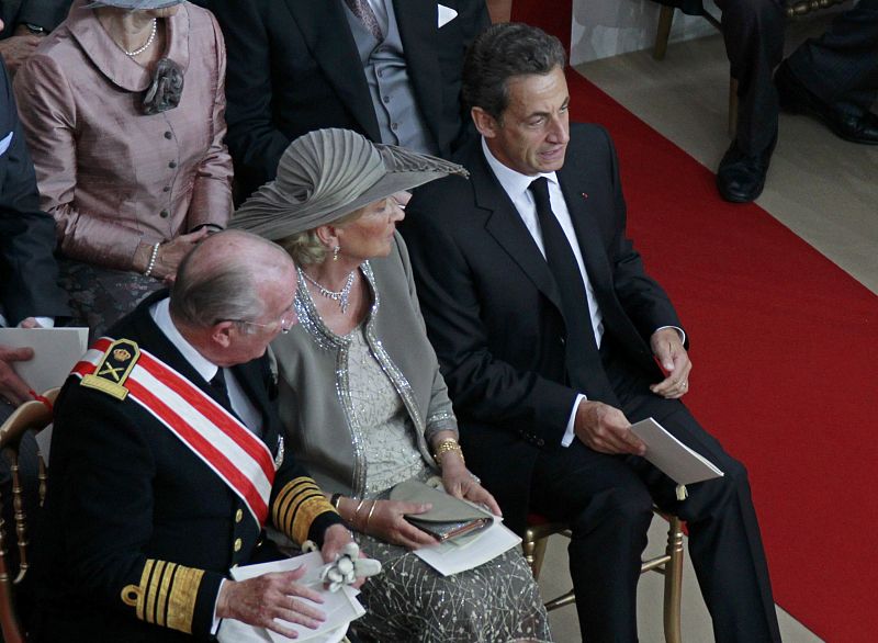 El presidente francés, Nicolás Sarkozy, en el Palacio Grimaldi, espera a que comience la ceremonia.