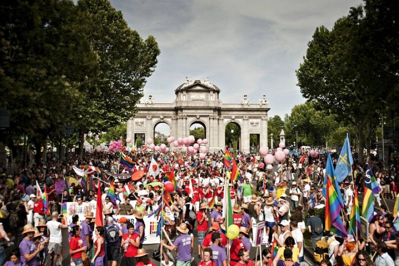 MILES DE PERSONAS Y 35 CARROZAS COLAPSARÁN MADRID EN LA MARCHA DEL ORGULLO