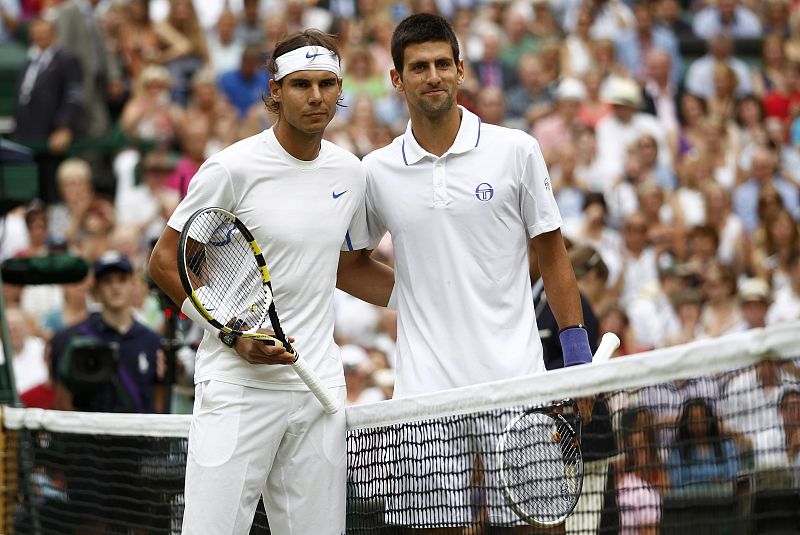 Rafael Nadal y Novak Djokovic, en el tradicional posado previo al inicio del partido