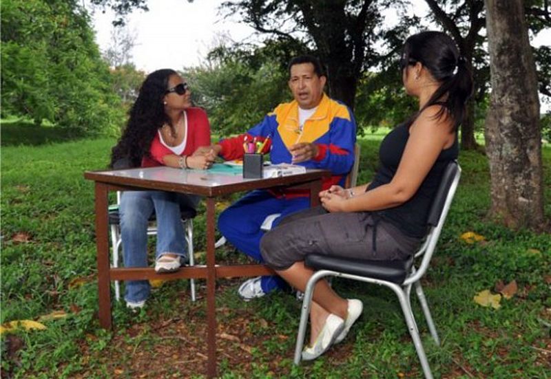 El líder venezolano junto a sus hijas en un picnic en el que se ha mostrado muy relajado