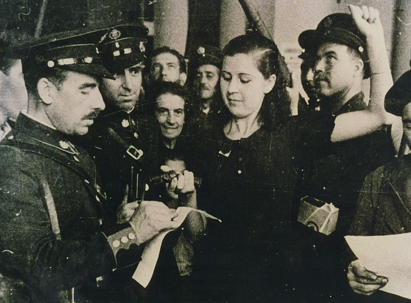 Reparto de armas al pueblo civil de Madrid durante la guerra (1936-1939)