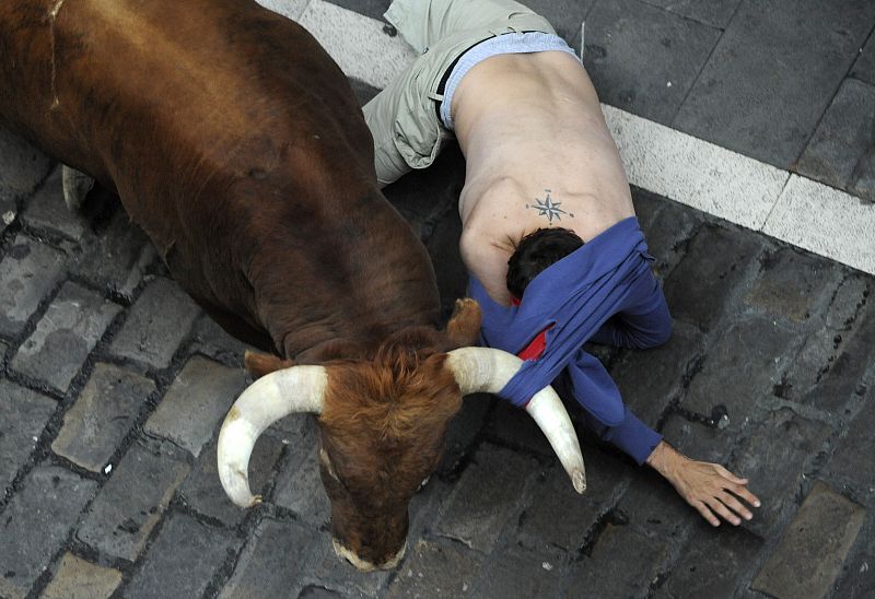 Los momentos más peligrosos los ha protagonizado Esquilo, un toro colorado que ha quedado rezagado