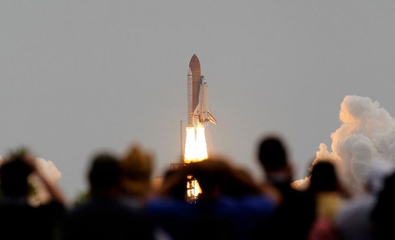 Miles de personas han vibrado en directo con la última cuenta atrás del Atlantis, incluido el susto que ha provocado ver cómo el reloj se paraba a falta de 31 segundos, aunque a los dos minutos se volvió a poner en marcha