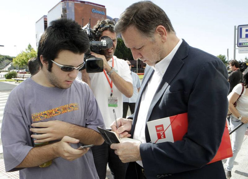 El secretario de Organización del PSOE, Marcelino Iglesias, a su llegada al Palacio Municipal de Congresos de Madrid 