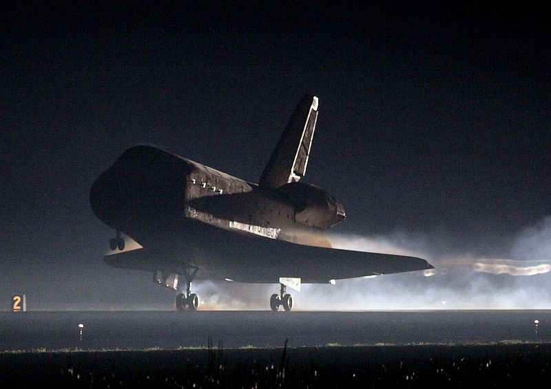 El Atlantis tomando tierra