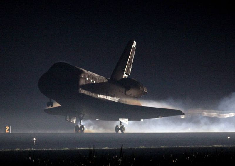 El Atlantis tomando tierra