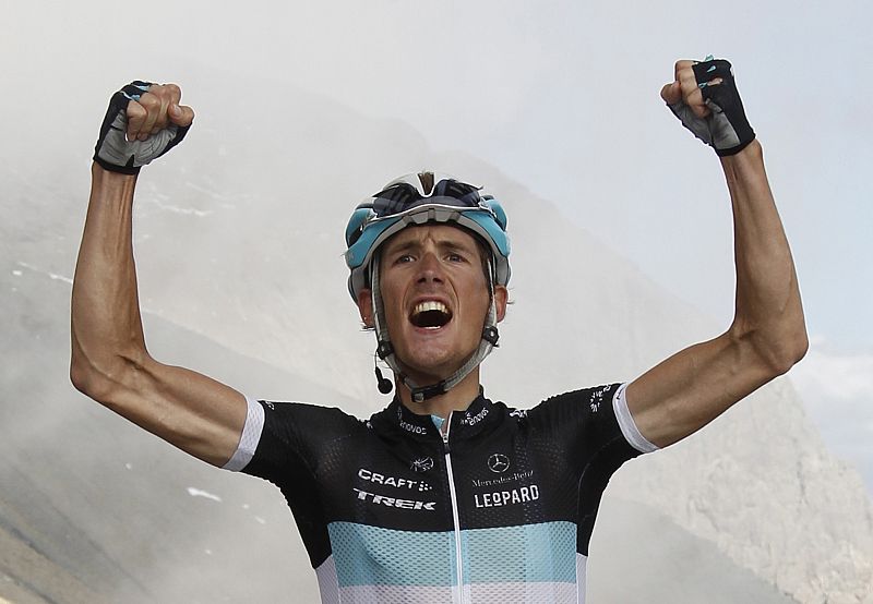 Andy Schleck celebra su triunfo en el Galibier.