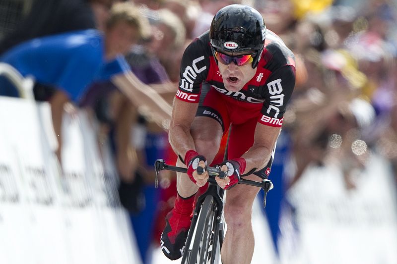 Cadel Evans vuela en la crono que le dio el Tour de Francia 2011.