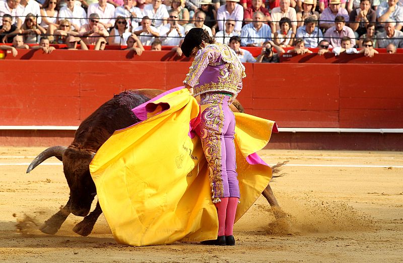 El diestro José Tomás en plena corrida