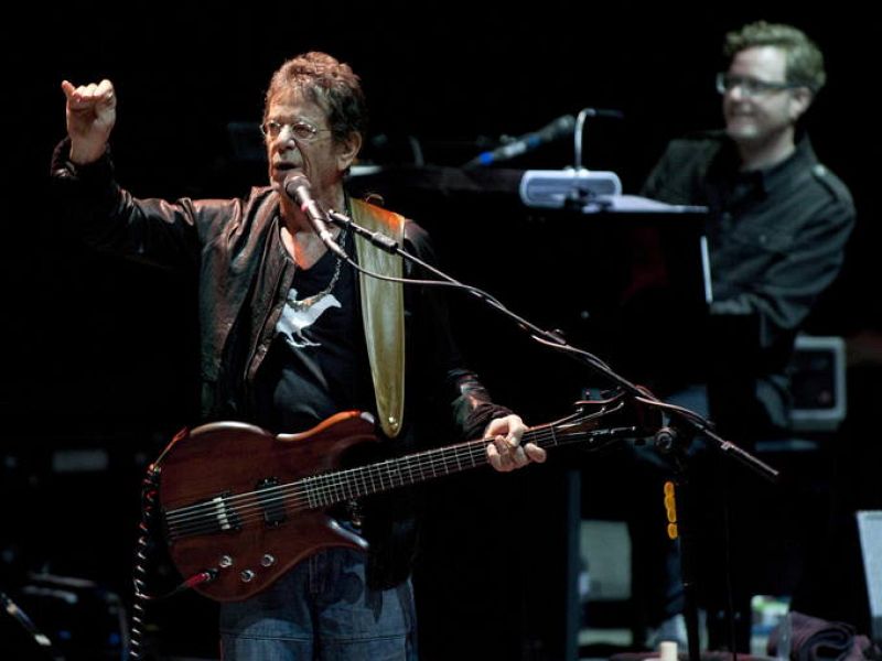 El músico estadounidense Lou Reed actuó en el auditorio romano 'Parco della Musica' el pasado lunes 25. Durante el concierto, el artista homenajeó a la recién fallecida Amy Winehouse.