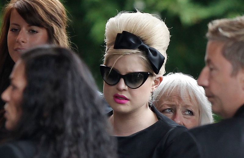 Kelly Osbourne en el funeral de Amy Winehouse