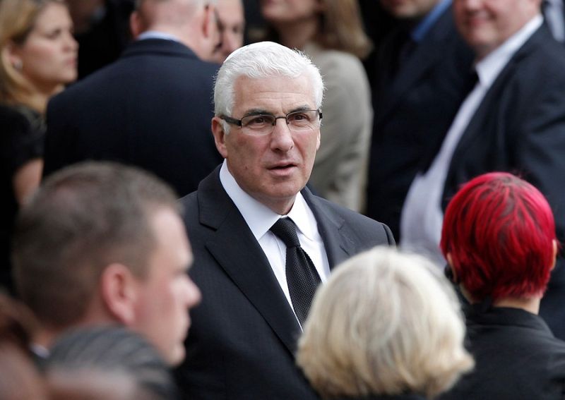 Brian, padre de Amy Winehouse, en el funeral